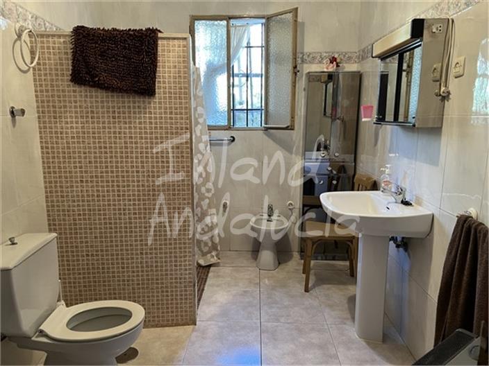 Image No.6-5 Bed House for sale