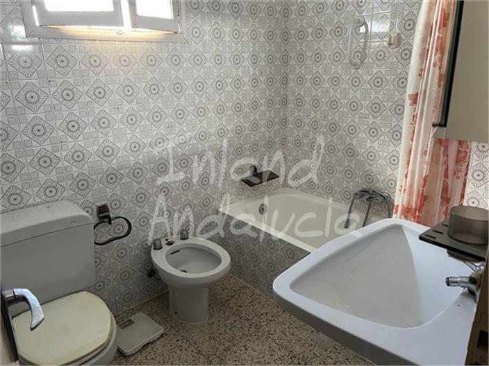 Image No.14-6 Bed House for sale