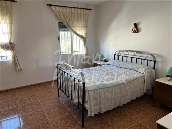 Image No.16-6 Bed House for sale