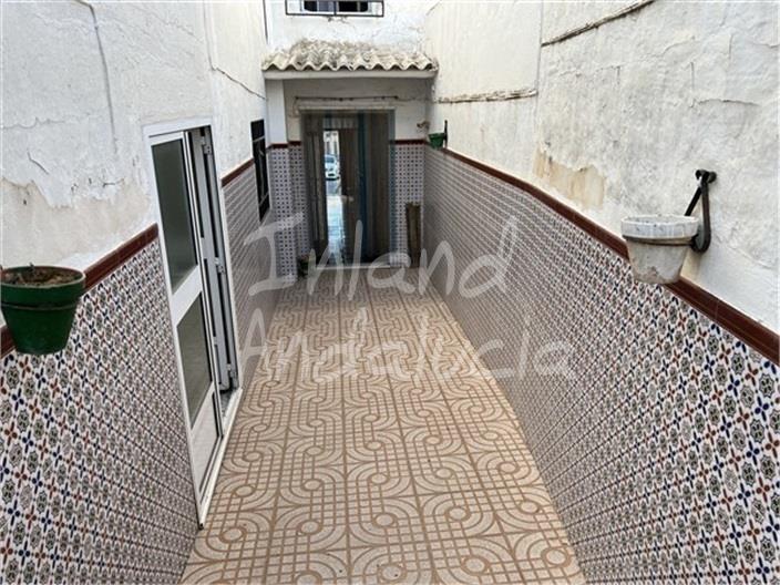 Image No.17-6 Bed House for sale