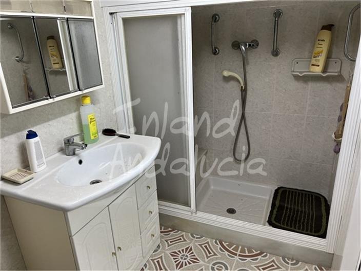 Image No.9-6 Bed House for sale