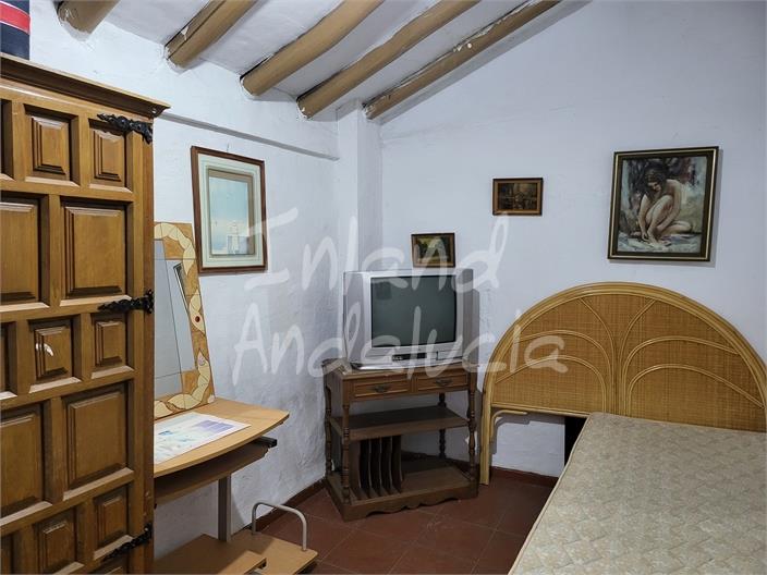 Image No.14-2 Bed House for sale