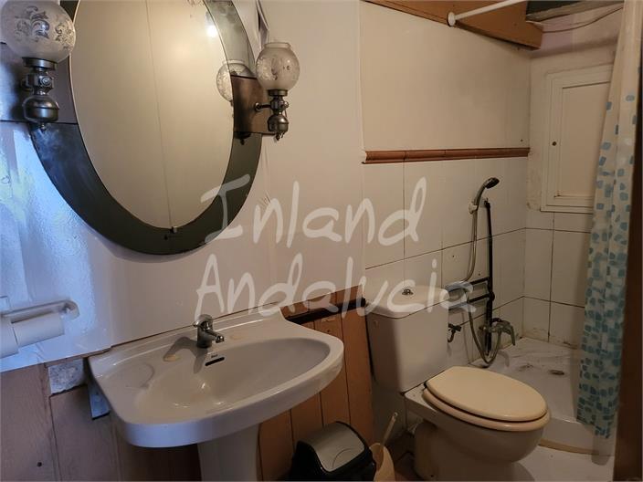 Image No.7-2 Bed House for sale