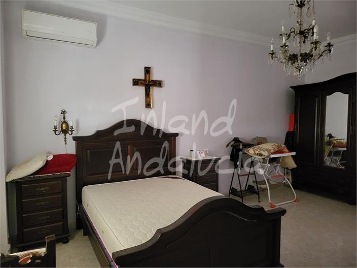 Image No.9-5 Bed House for sale