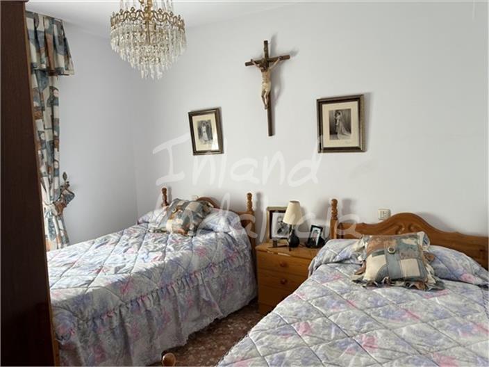 Image No.13-4 Bed House for sale