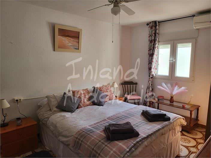 Image No.15-4 Bed House for sale