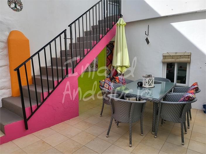 Image No.6-4 Bed House for sale