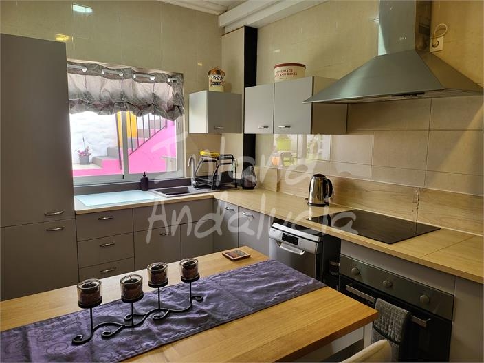 Image No.8-4 Bed House for sale