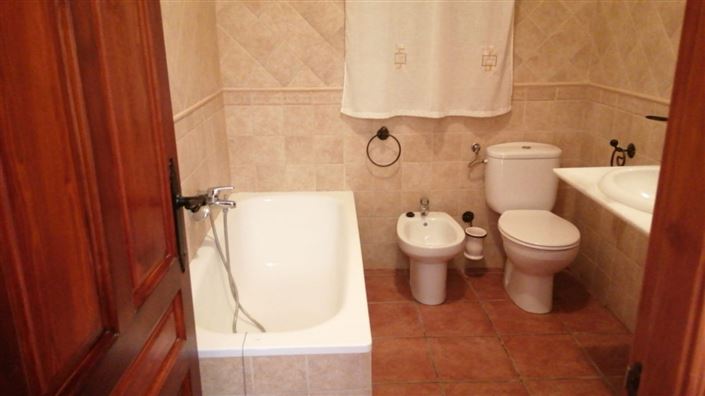 Image No.23-3 Bed Country Property for sale