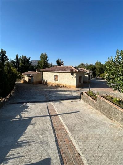 Image No.6-3 Bed Country Property for sale