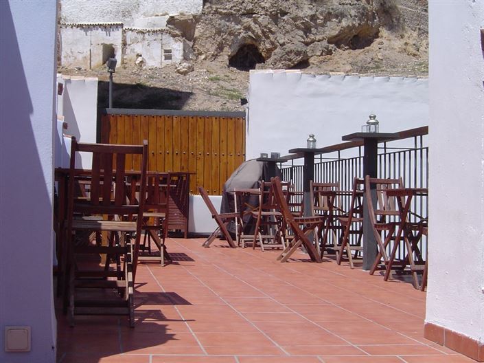 Image No.9-4 Bed Commercial for sale