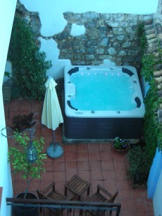 Image No.10-4 Bed Commercial for sale