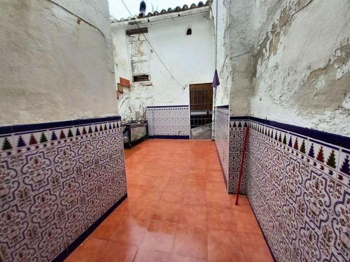 Image No.16-4 Bed Townhouse for sale