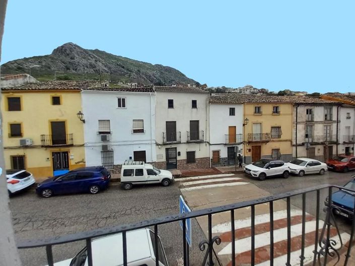 Image No.26-4 Bed Townhouse for sale