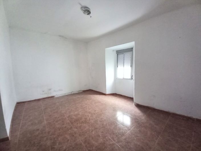 Image No.18-2 Bed Townhouse for sale