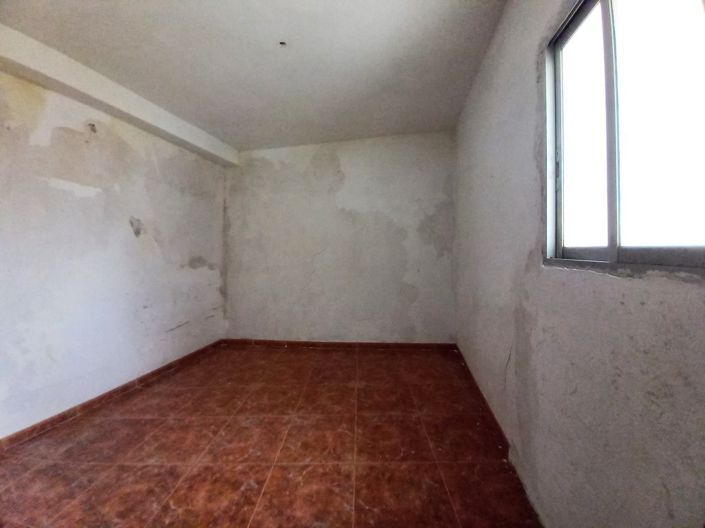 Image No.20-2 Bed Townhouse for sale