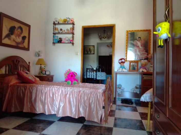 Image No.18-4 Bed Townhouse for sale