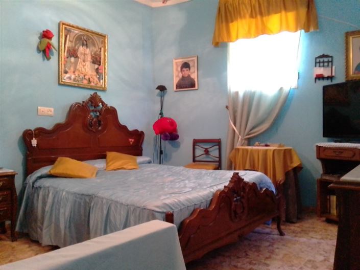 Image No.20-4 Bed Townhouse for sale