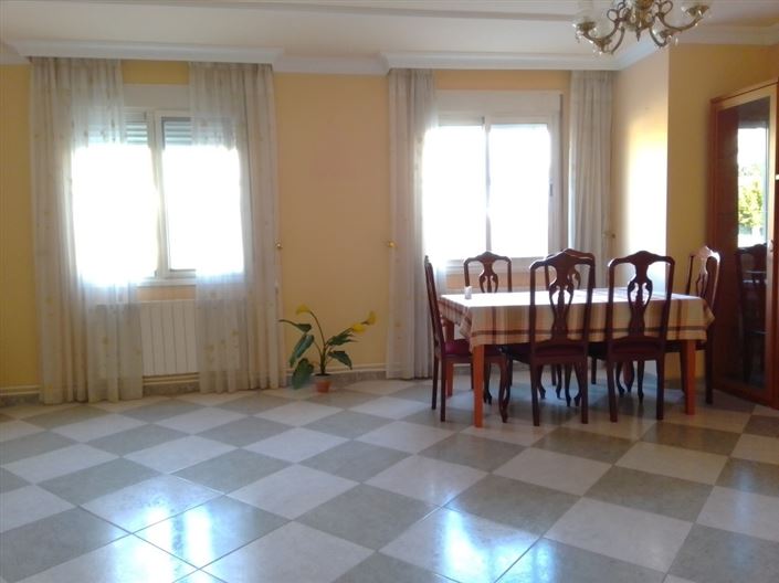 Image No.2-4 Bed Townhouse for sale