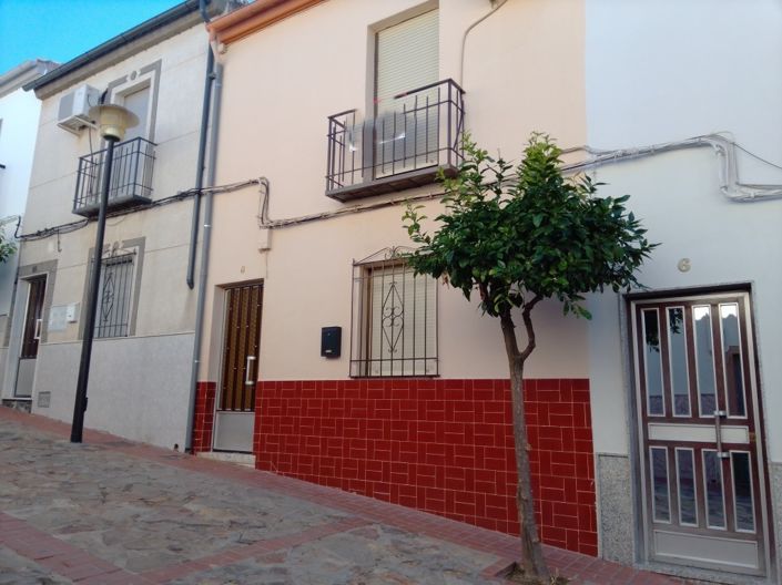 Image No.1-3 Bed Townhouse for sale