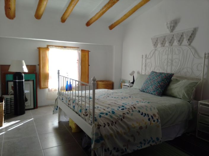 Image No.27-2 Bed Townhouse for sale