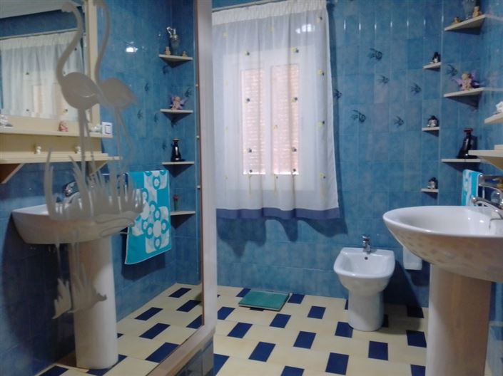 Image No.21-4 Bed Townhouse for sale