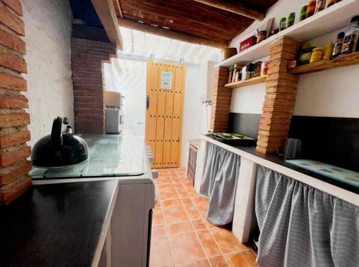 Image No.12-3 Bed Country House for sale