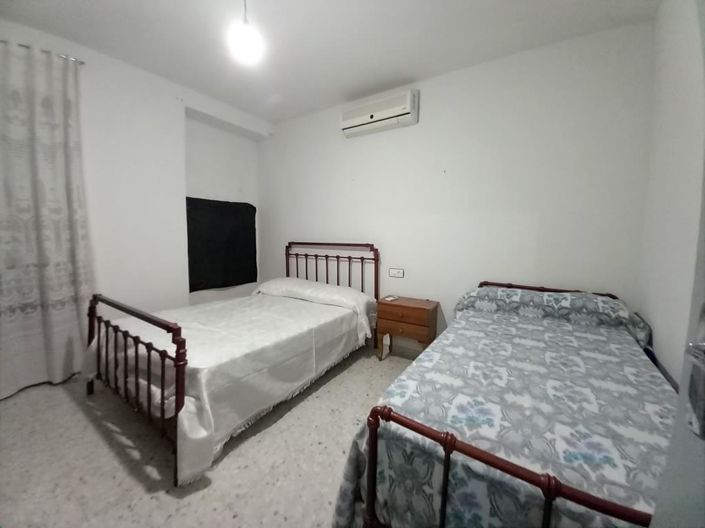 Image No.26-4 Bed Townhouse for sale