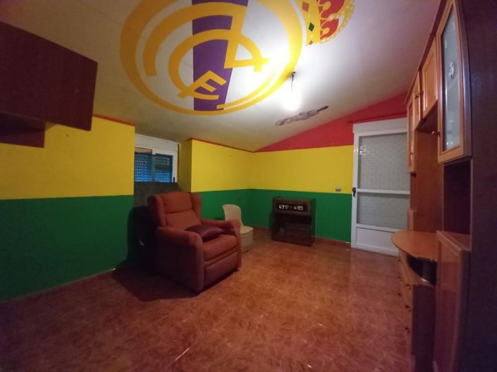 Image No.30-4 Bed Townhouse for sale