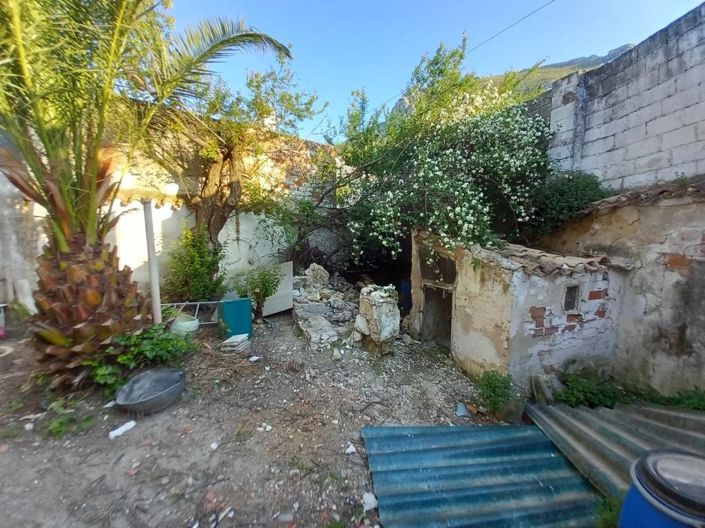 Image No.18-5 Bed Townhouse for sale