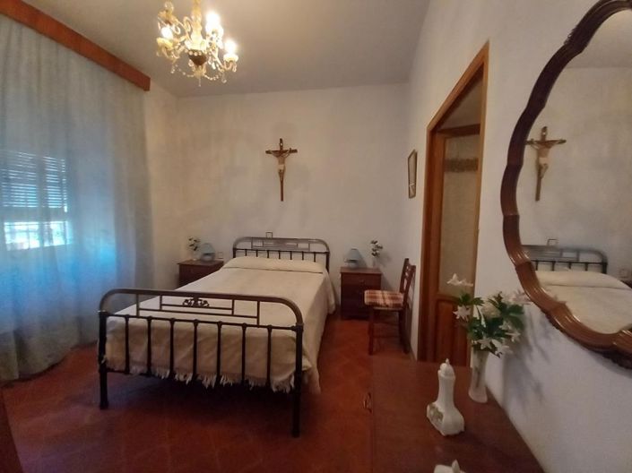 Image No.21-5 Bed Townhouse for sale