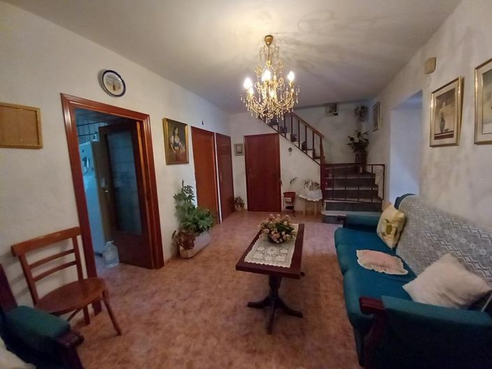 Image No.5-5 Bed Townhouse for sale