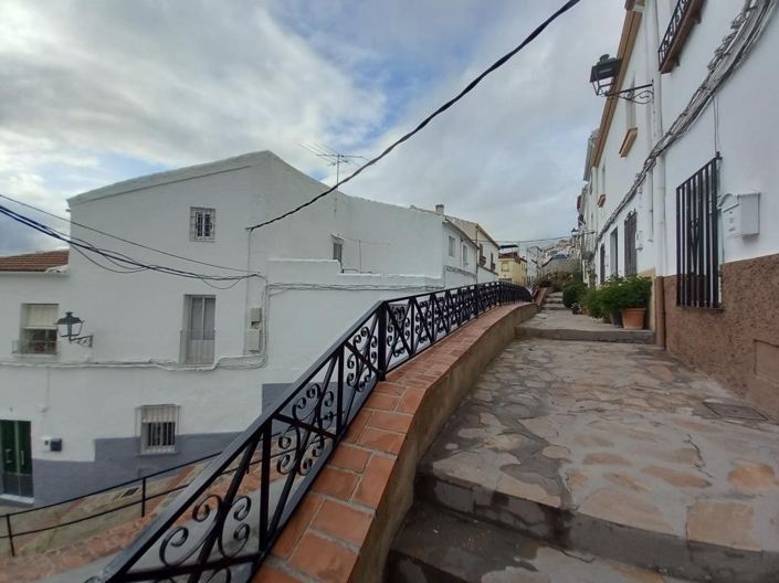 Image No.32-3 Bed Townhouse for sale