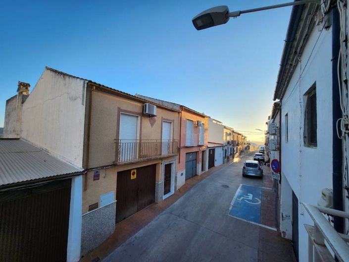 Image No.11-4 Bed Townhouse for sale