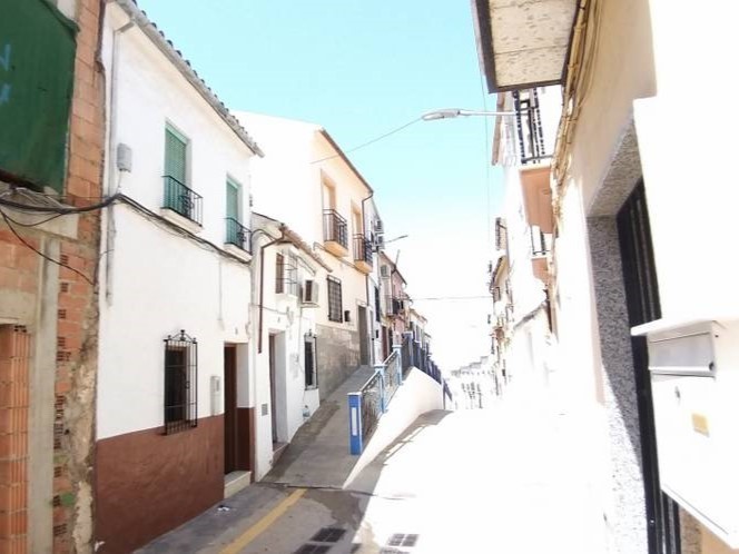 Image No.16-3 Bed Townhouse for sale