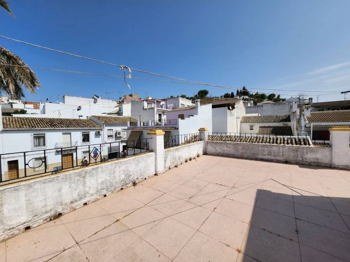 Image No.21-3 Bed Apartment for sale