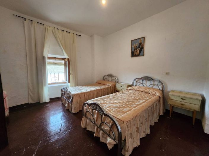 Image No.11-4 Bed Townhouse for sale