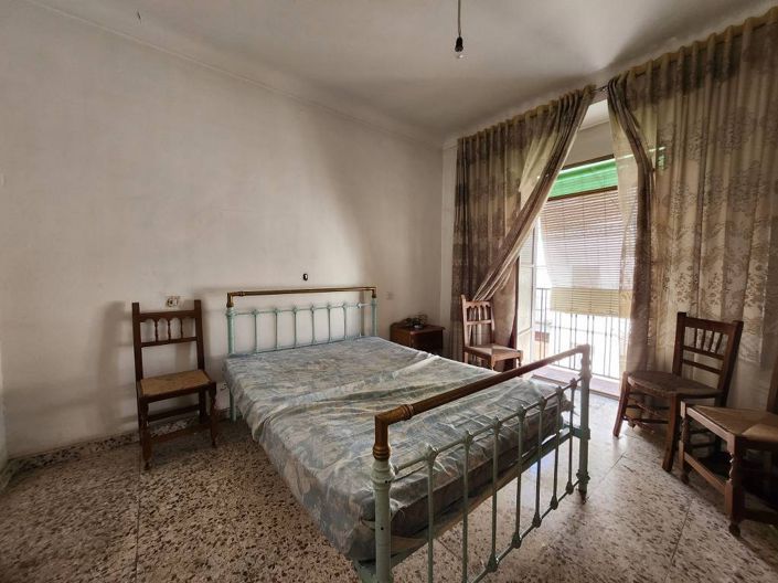 Image No.18-4 Bed Townhouse for sale