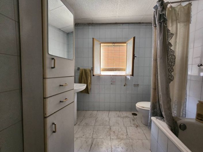 Image No.20-4 Bed Townhouse for sale