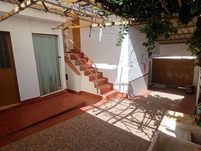 Image No.4-5 Bed Townhouse for sale