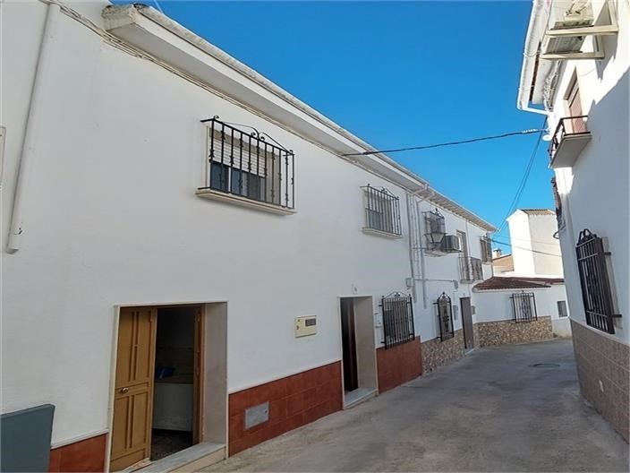 Image No.1-3 Bed Townhouse for sale