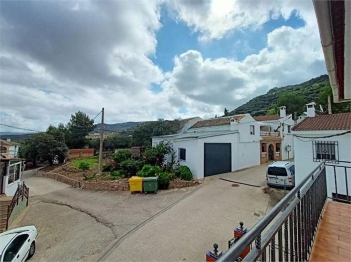 Image No.11-5 Bed Townhouse for sale