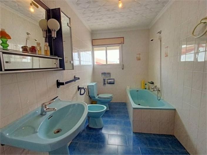 Image No.13-5 Bed Townhouse for sale