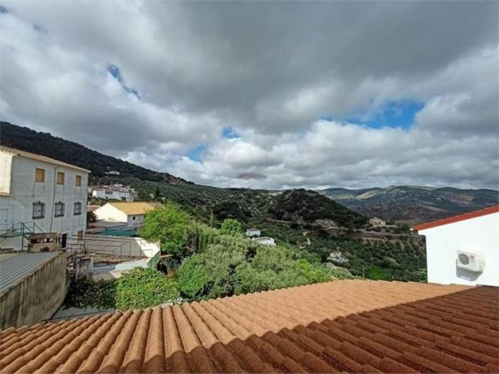 Image No.17-5 Bed Townhouse for sale