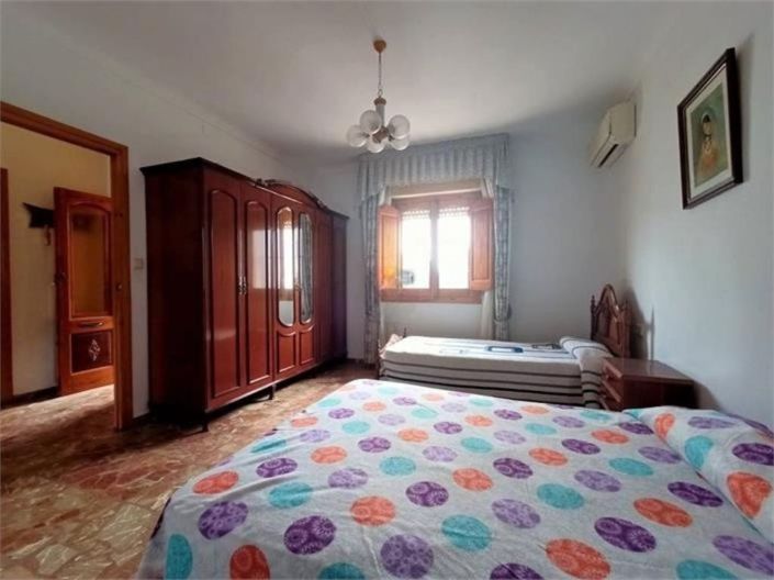 Image No.6-5 Bed Townhouse for sale