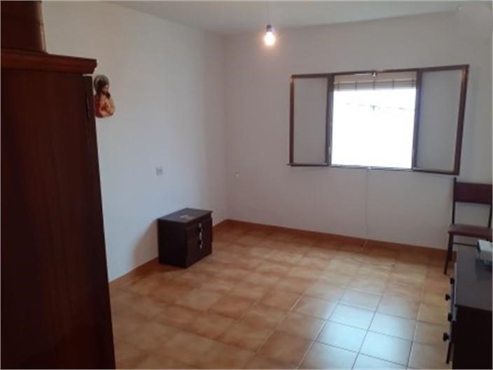 Image No.12-4 Bed Townhouse for sale