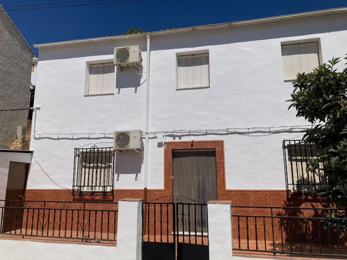Image No.1-4 Bed Townhouse for sale