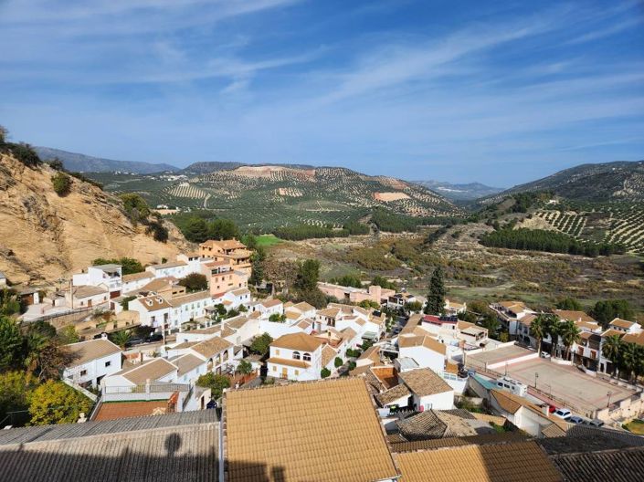 Image No.11-6 Bed Townhouse for sale