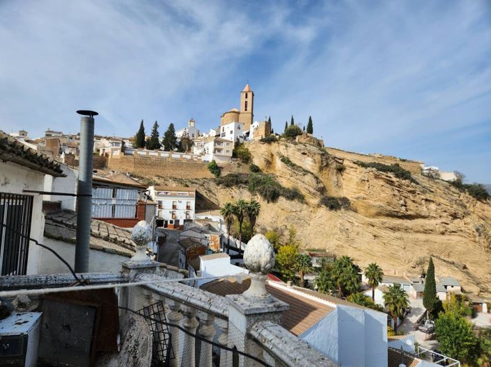 Image No.12-6 Bed Townhouse for sale