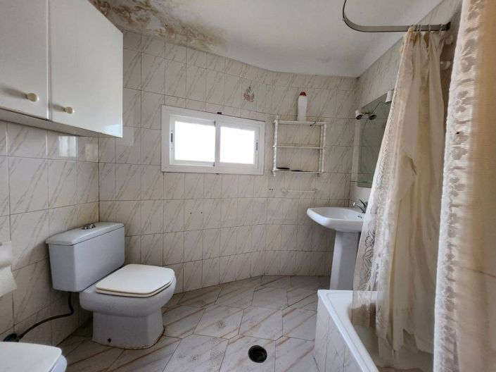 Image No.13-6 Bed Townhouse for sale